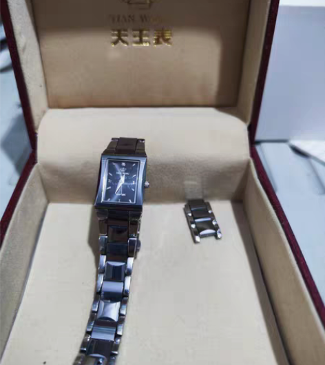 天王石英手表女表。ls3589s，钨钢表带...