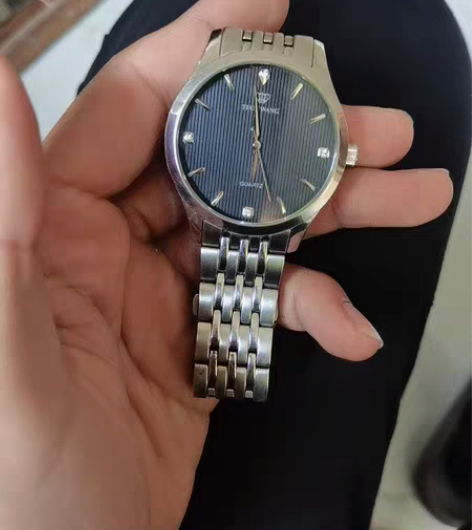 包邮天王手表，电池没有电啦，轻微磨损 感兴...