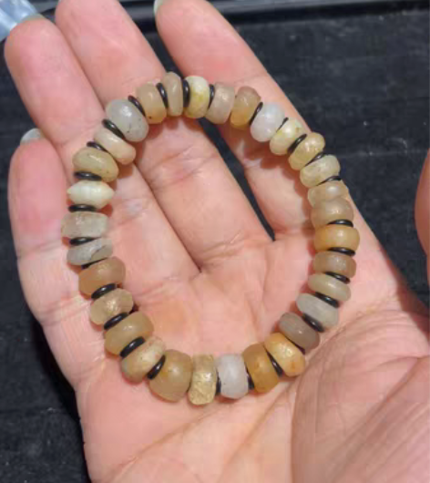 包邮石器时代研磨孔玛瑙水晶剁珠手串 尺寸:...