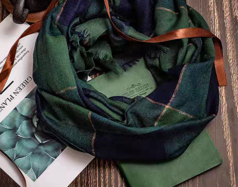 转卖墨绿格子羊毛羊绒春秋冬季披肩轻薄欧美两...