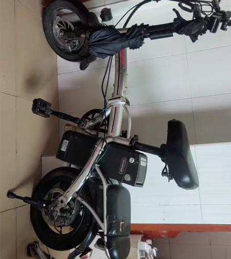 转哈啰个人自用二手折叠自己车。 感兴趣的话...