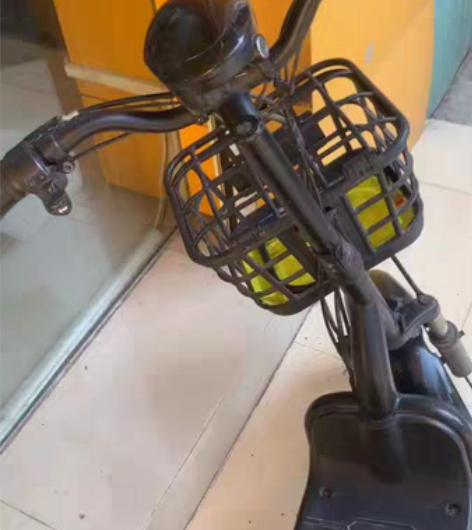 哈啰电动车   电池充满能不载人能走15公...