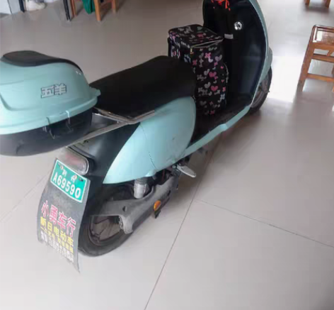 家有小车，天气冷没有骑，不到一个月，五羊牌...