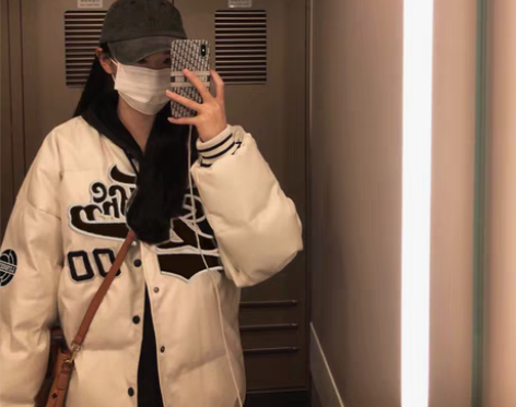 转卖【火拼价】临典国潮白色棒球棉服女冬季加...