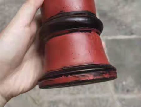 包邮晚清老笔筒,器形简约大方,用土漆着上红...