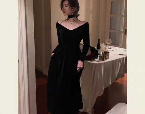 转卖秋冬法式气质长裙高端轻奢小众赫本风黑色...