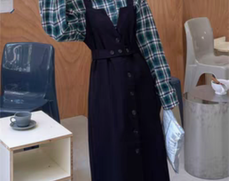 转卖小众设计感复古风排扣背带裙女2022年...