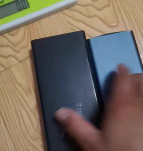 包邮两个充电宝打包出，一个3万毫安左右，小...