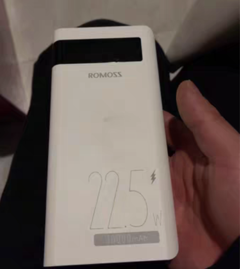 罗马仕充电宝30000毫安，带数显，22....
