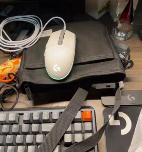 罗技g102 买显示器送的，全新。自提，有...