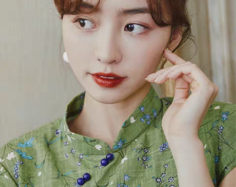 转卖茉莉和扶苏 连衣裙，低价转 感兴趣的话...