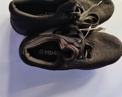 yishion35码黑色全新以纯运动鞋专柜...