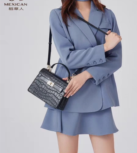 转卖全新有吊牌稻草人包包女春夏2023新款...