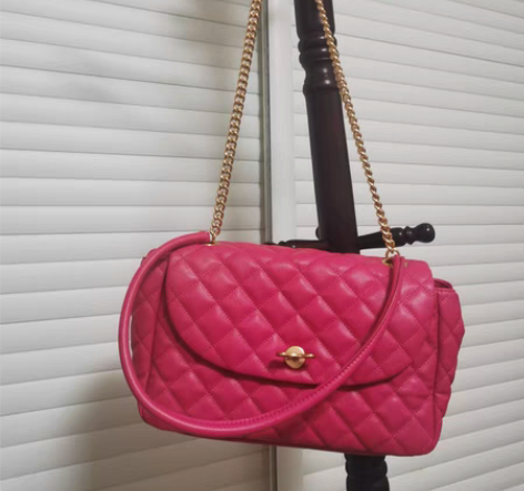 小CK，去年长沙国金线下专柜买的，冲动消费...