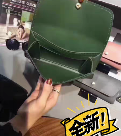 钱包全新15处理 还有灰色和粉色全新外单他...