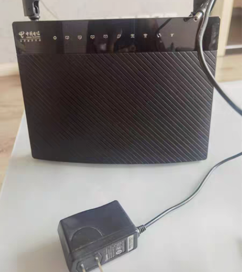 电信赠送的路由器，家里更新了新款，转给有需...