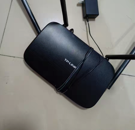 tp  千兆路由器  配件齐全  几乎全新...