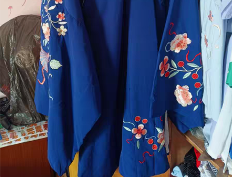 包邮杞瑾家的上袄和下裙 很厚实很重，裙子6...