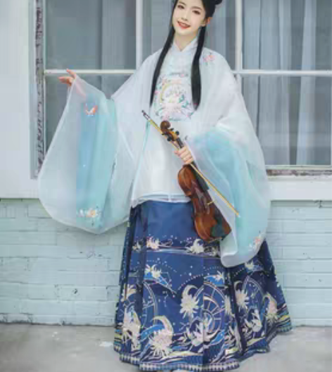 大刀价出汉尚华莲湖光新月圆领袍 非原配马面...