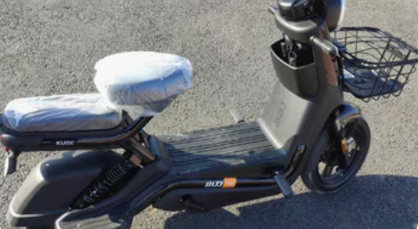 刚提到手新国标小刀电动车五块电池可以上蓝牌...