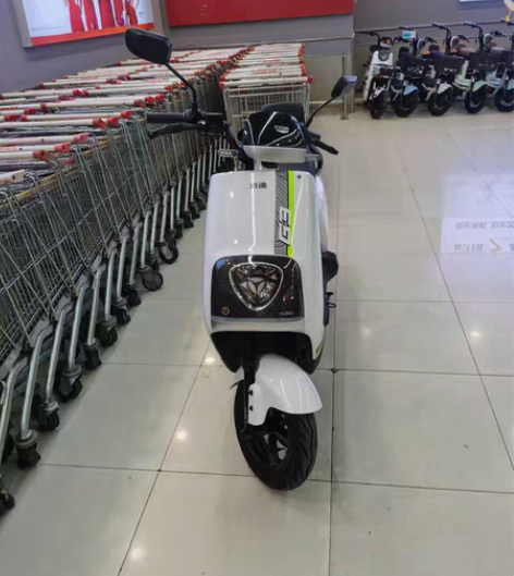 包邮雅迪G3电动摩托车 前后真空轮胎 前碟...