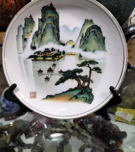 包邮红玫瑰骨质瓷山水画赏盘，直径178mm...