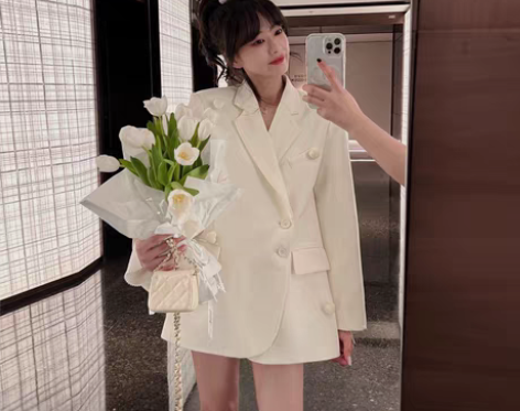 转卖IN MIMIFACE 白色垫肩西装外...