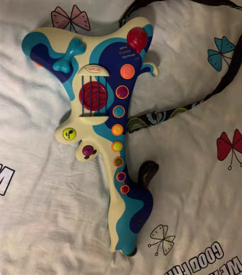 美国Btoys小狗吉他,九成新 感兴趣的话...
