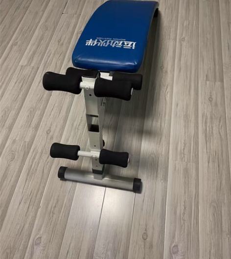 出大号仰卧起坐凳哑铃凳9成新，无损坏无磕碰...