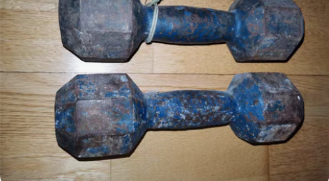 中古哑铃。每个5.5公斤。成色如图。所标为...