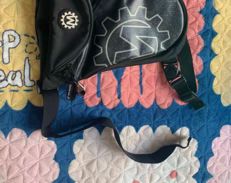 全新未使用腿包，骑士的必入单品。 感兴趣的...