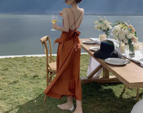 转卖吊带连衣裙女夏装2022新款设计感小众...