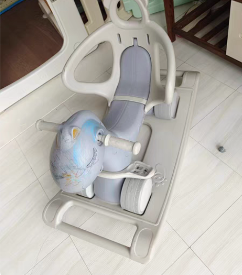 小朋友周岁，亲戚赠送。现在大了用不着。 感...