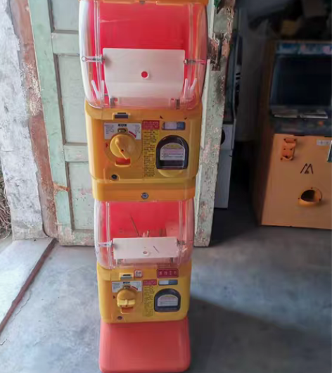 2台扭蛋机，几乎全新，自提，两台450 感...