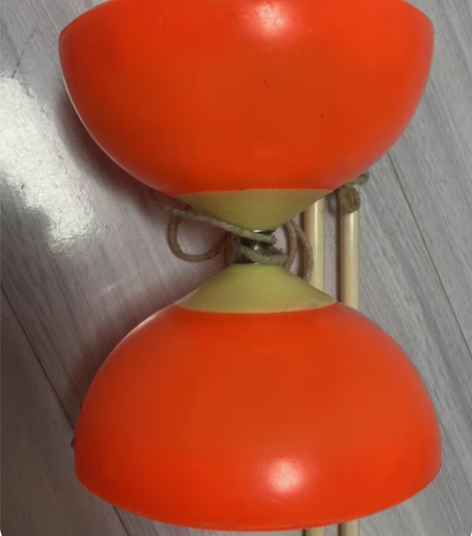 出售空竹。九成新，大人小孩都可用，质量好，...