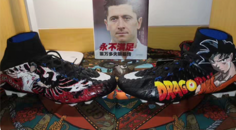 球鞋展示  超顶毒蜂3×球鞋涂鸦 可能接下...