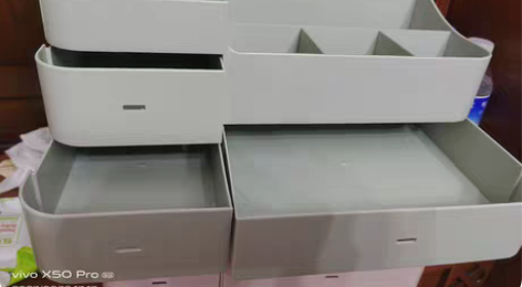 出售闲置化妆品收纳盒两个(18元一个不包邮...
