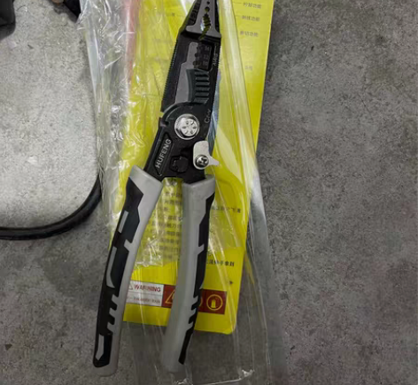 多用钳子送两个电笔 感兴趣的话点“我想要”...