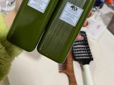 不包邮。化妆水，一个未拆的70。拆了的私聊...