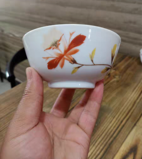 建国时期景德镇小瓷碗,手绘,釉水彩头非常不...