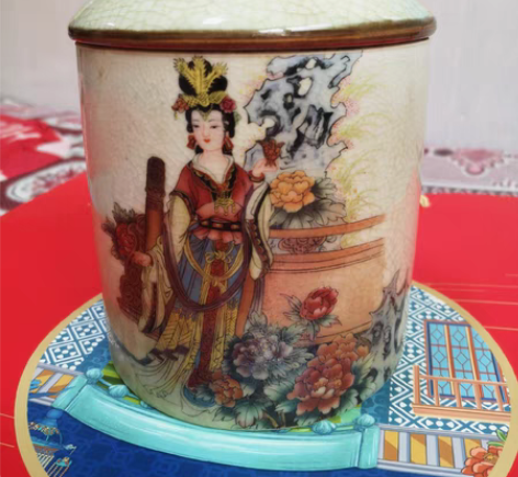 包邮一个五彩茶叶盖罐,完整,盖上有一个铜环...