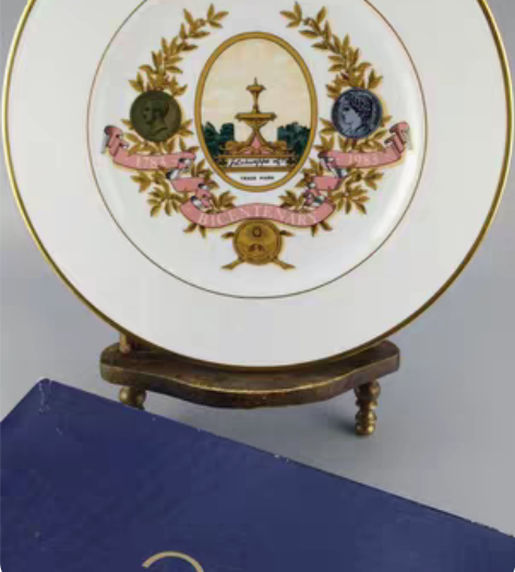 英国带回来的 骨瓷盘子 一个。韦奇伍德建厂...