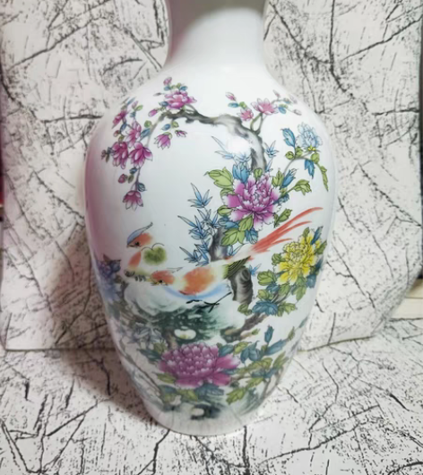 景德镇瓷器,十几年的瓶子,摆着非常不错,有...