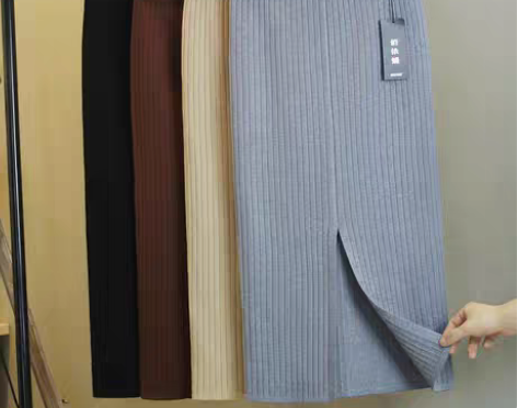 转卖针织半身裙秋冬女中长款包臀开叉一步裙高...