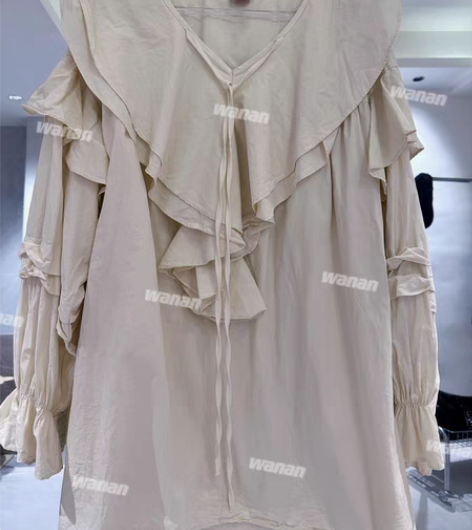 转卖SEOUL韩系俏皮减龄翻领不规则荷叶边...