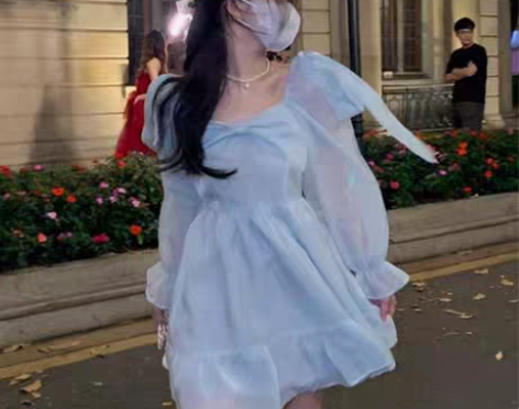 转卖蓝色超仙绑带连衣裙子女夏季设计感小众法...