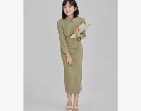 转卖绿色针织旗袍女2022年秋冬新款年轻款...