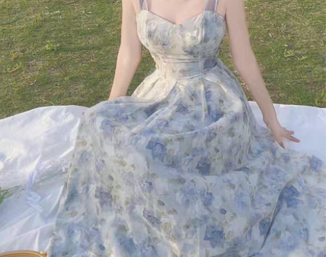转卖茶歇法式小众吊带连衣裙油画风仙气超仙森...