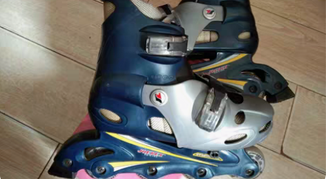 轮滑鞋 九成新 质量好 鞋号:39-41 ...