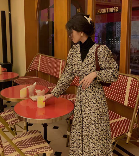 转卖酒午港风复古2020女秋新款设计感高领...